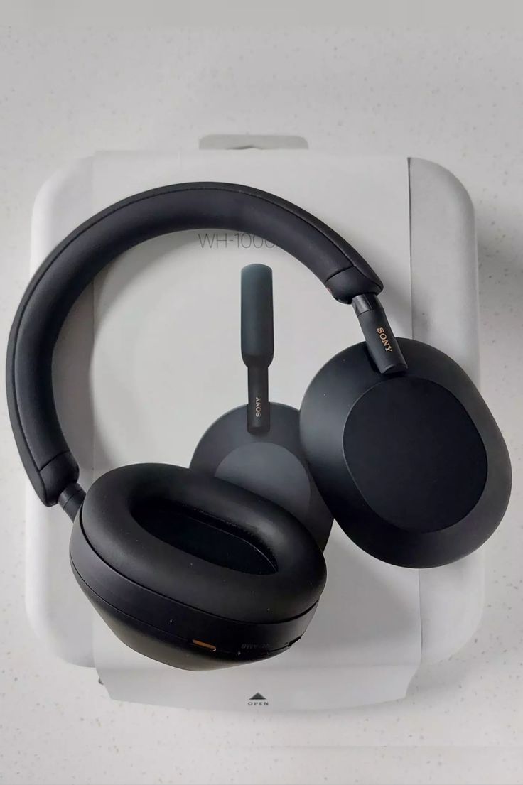 Black color Headphone Sony WH-100XM5